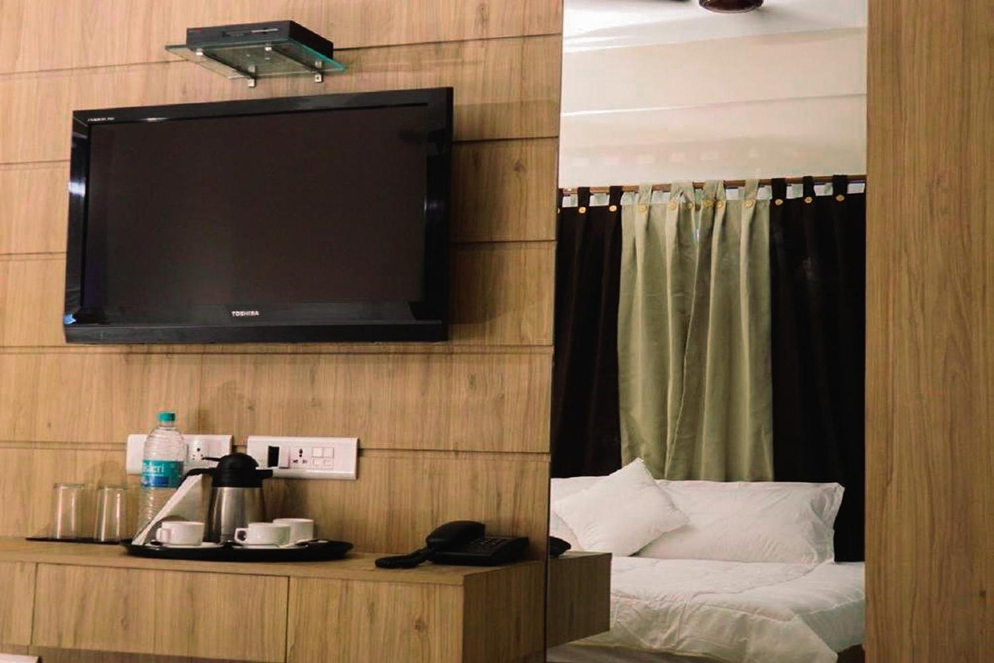 The Kei Inn & Suites Hotel Near Salt Lake Calcutta Buitenkant foto